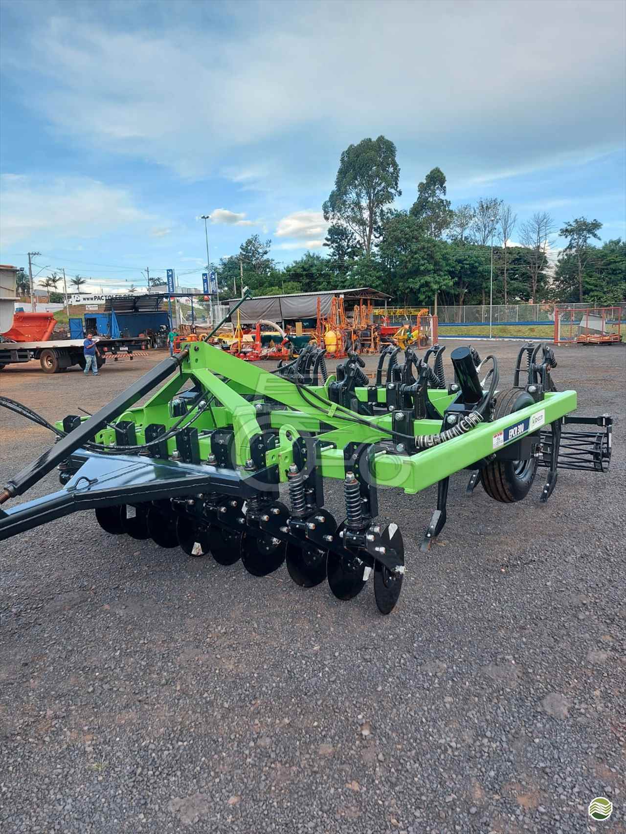 IMPLEMENTOS AGRICOLAS ESCARIFICADOR 9 HASTES DISCO CORTE  Campo Tratores SAO CARLOS SÃO PAULO SP